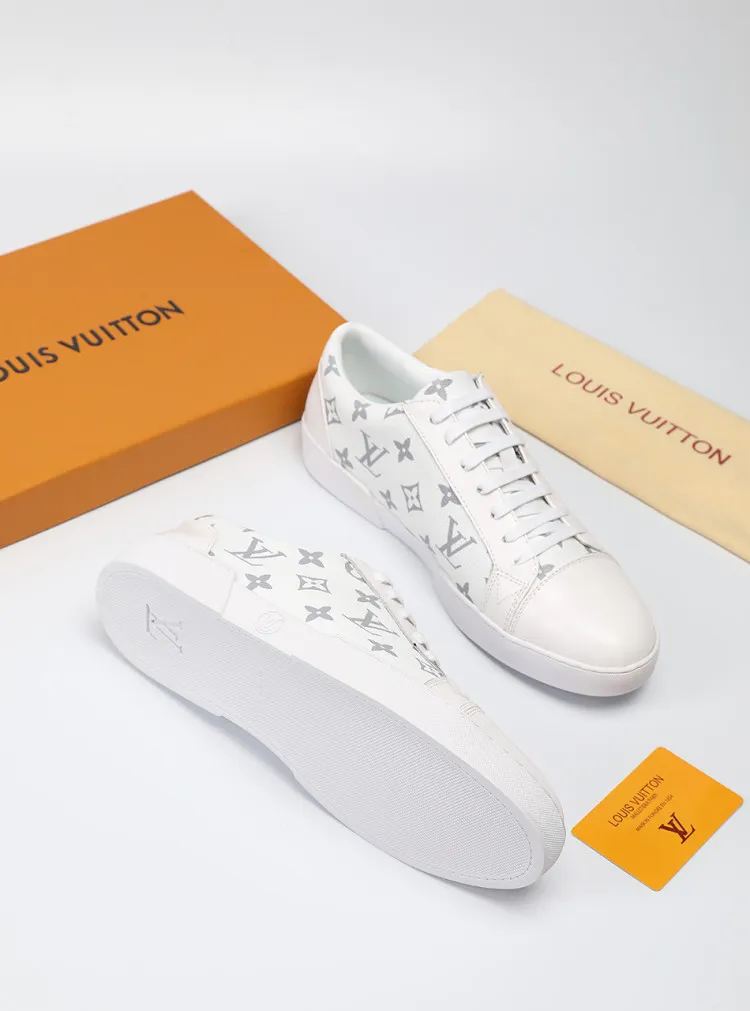 Factory price: 360💰LV official website popular series🔥🔥: 2 production, selected high-end imported cowhide, sheepskin lining sheepskin pads, paired with Louis Vuitton Monogram Ecli men's shoes 💰se canvas and pure black rubber soles, the ultimate simple design, the perfect interpretation of the latest inspiration for shoes, the integration of classics and fashion, high-end quality, worthy of your possession. The bottom car line will never be unglued🏆🏆🏆Welcome all sellers to sell in the picture above. We can send one piece on behalf of you. The code number is 38-44 (45 codes can be customized)